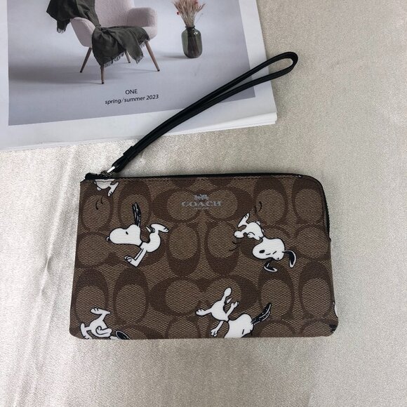 Coach X Peanuts Corner Zip Wristlet Wallet With Snoopy & Woodstock - Picture 1 of 10
